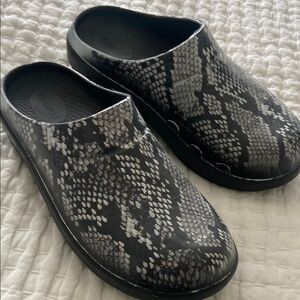 Oofos Snakeskin Patterned Slip-On Shoes